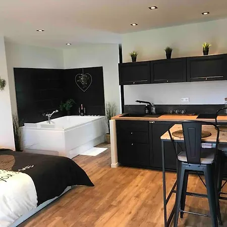Le Cocon Du Bourg D'Agon Apartamento Exterior foto